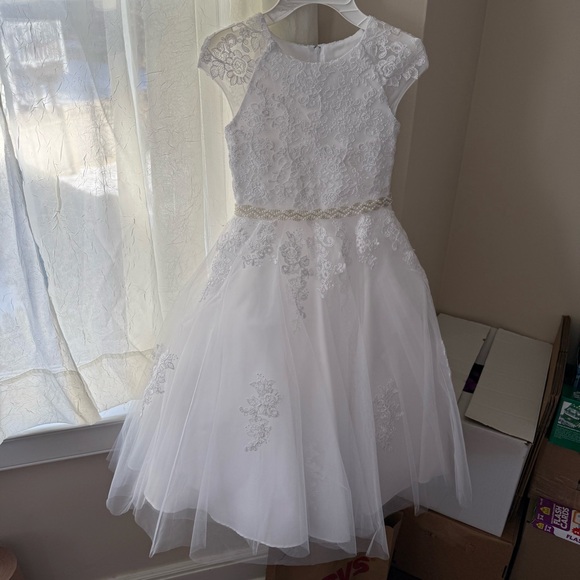 Tip Top Kids 5851 Cap Sleeve Corded Lace First Communion Dress; Size 6 &  Veil